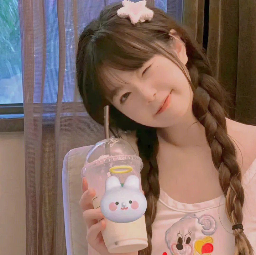 带剑女孩